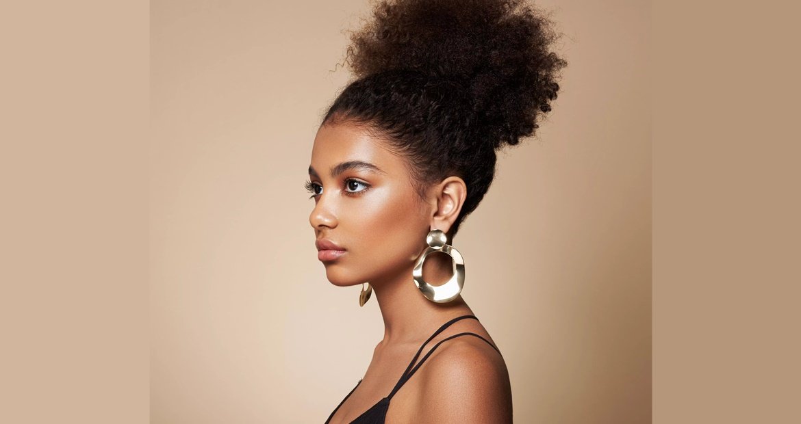 Penteado para cabelos crespos: rabo de cavalo